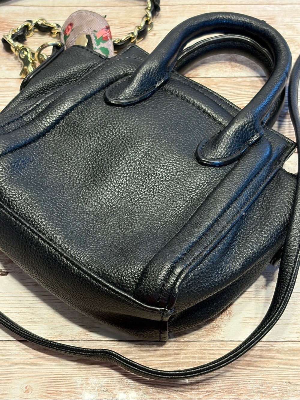 Mini Betsey Johnson Black Mini Leather Satchel with Gold Heart Accent - Picture 3 of 5